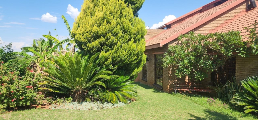 4 Bedroom Property for Sale in Hartbeesfontein North West